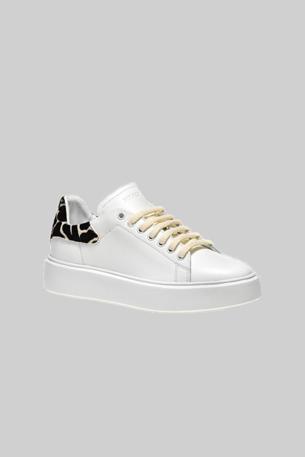 ΠΑΠΟΥΤΣΙΑ FRAU - WHITEh CAROL